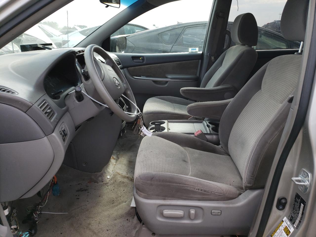 2009 Toyota Sienna - Image 7
