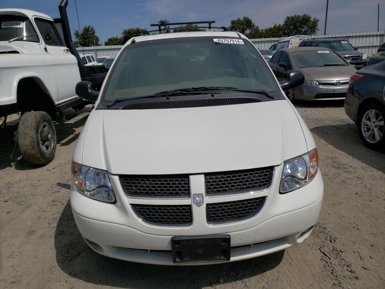 2002 Dodge Grand Caravan Es VIN: 2B4GP54LX2R719922 Lot: 65757914