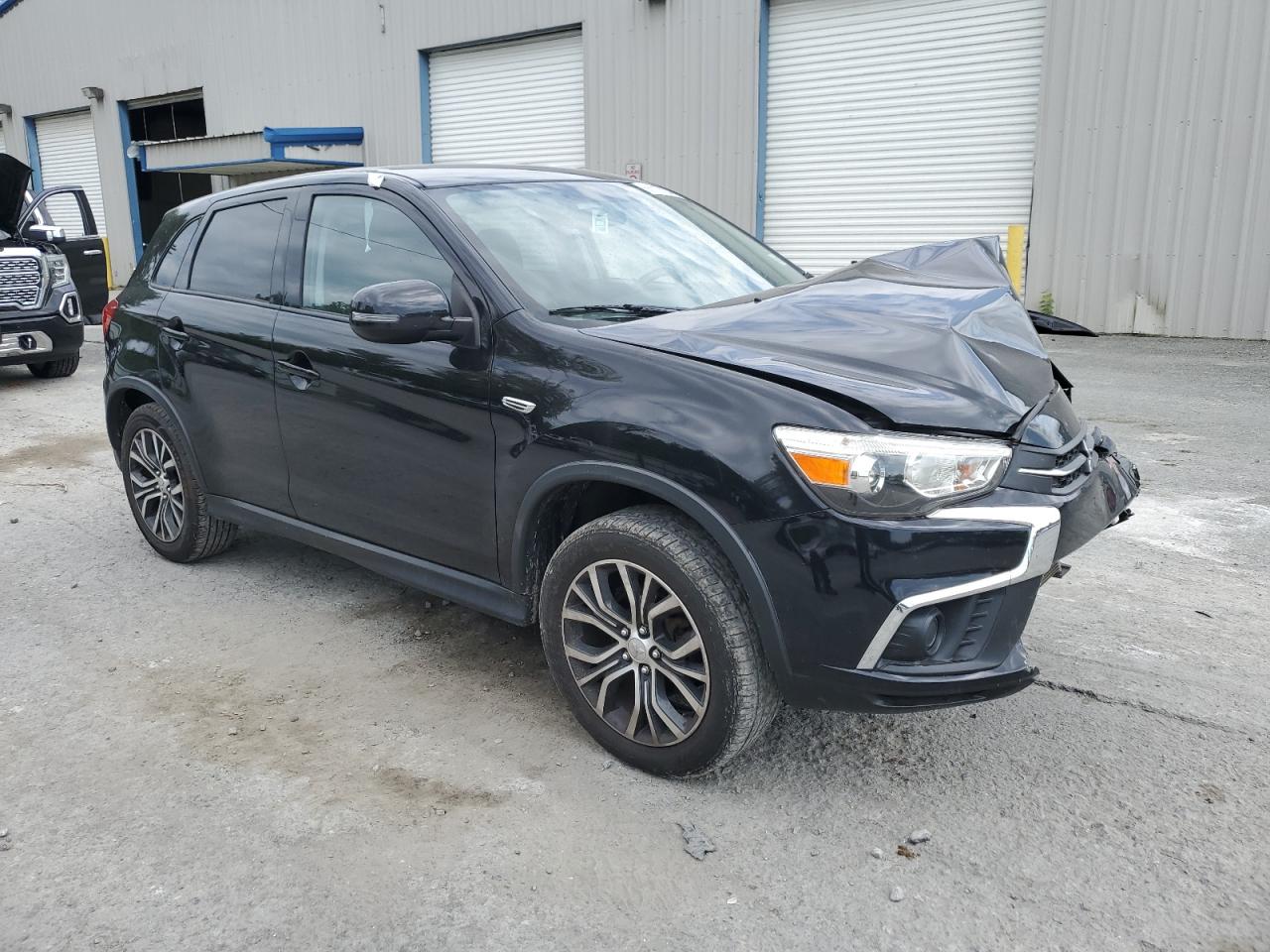 2018 Mitsubishi Outlander - Image 4