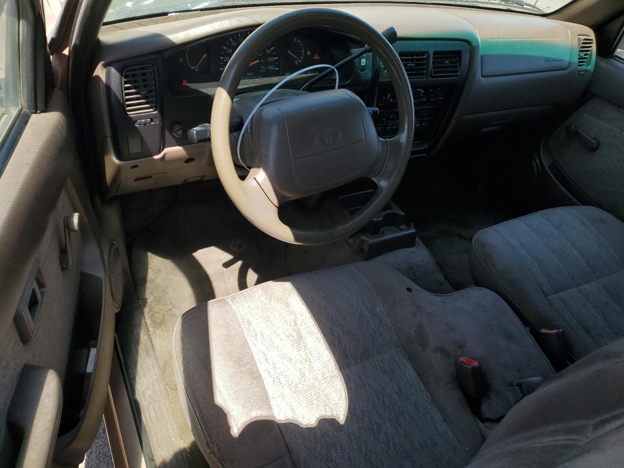 1999 Toyota Tacoma Xtracab VIN: 4TAVL52N3XZ460872 Lot: 67917704