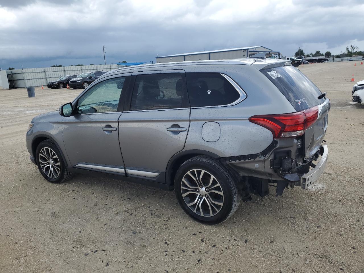 JA4AD3A34HZ025066 2017 MITSUBISHI OUTLANDER - Image 2