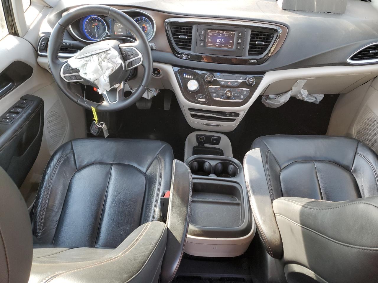 2017 Chrysler Pacifica - Image 8
