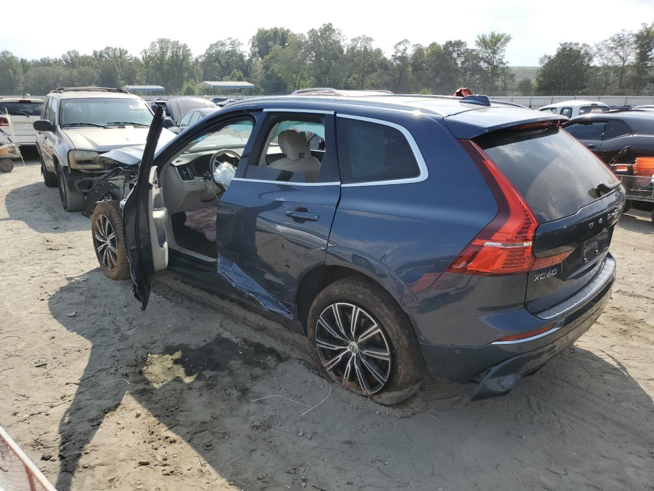 2020 Volvo XC60 - Image 2