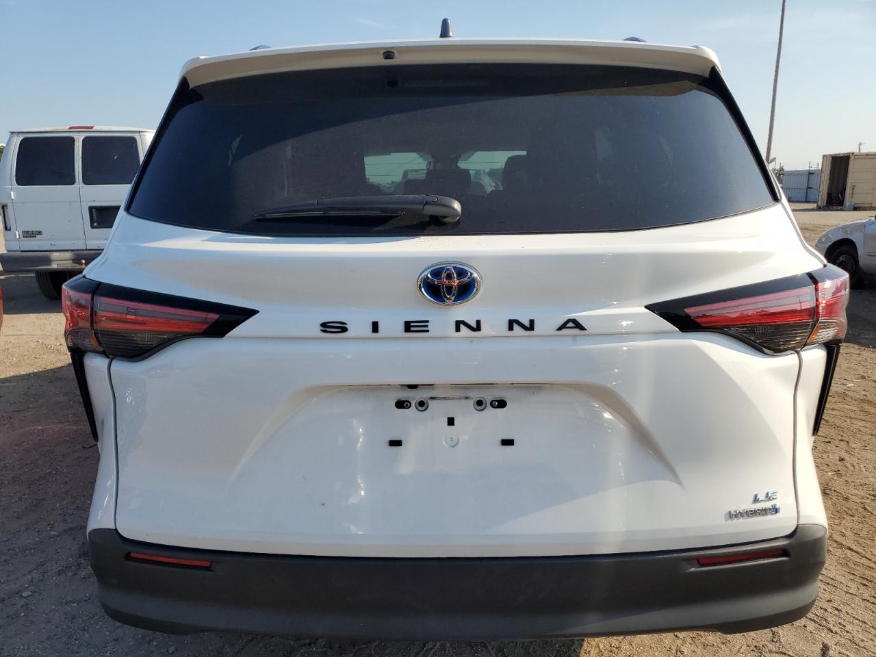 2022 Toyota Sienna - Image 6