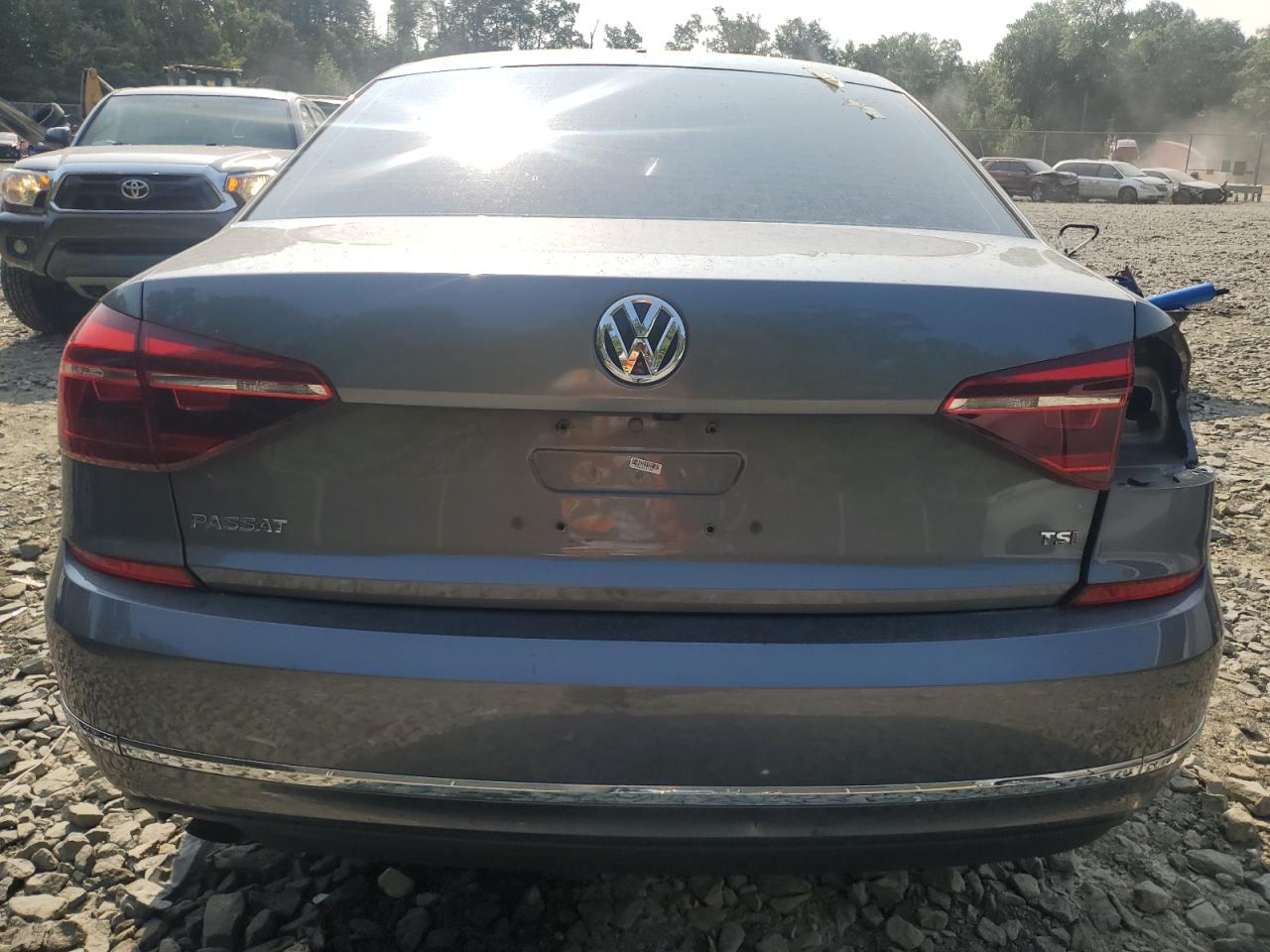 1VWAA7A39JC014978 2018 Volkswagen Passat S