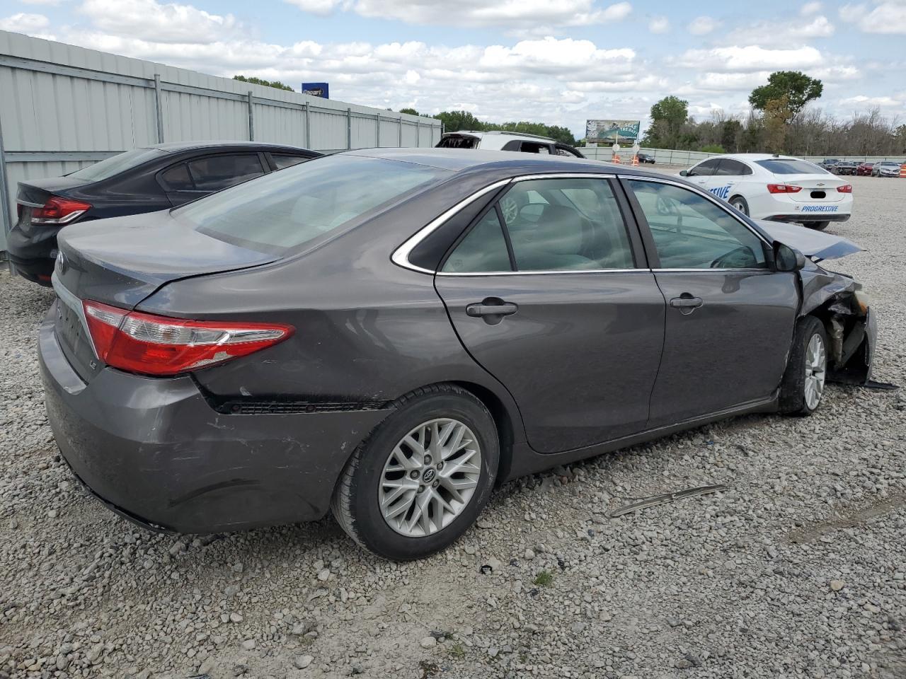 VIN 4T1BF1FK1GU526688 2016 TOYOTA CAMRY no.3