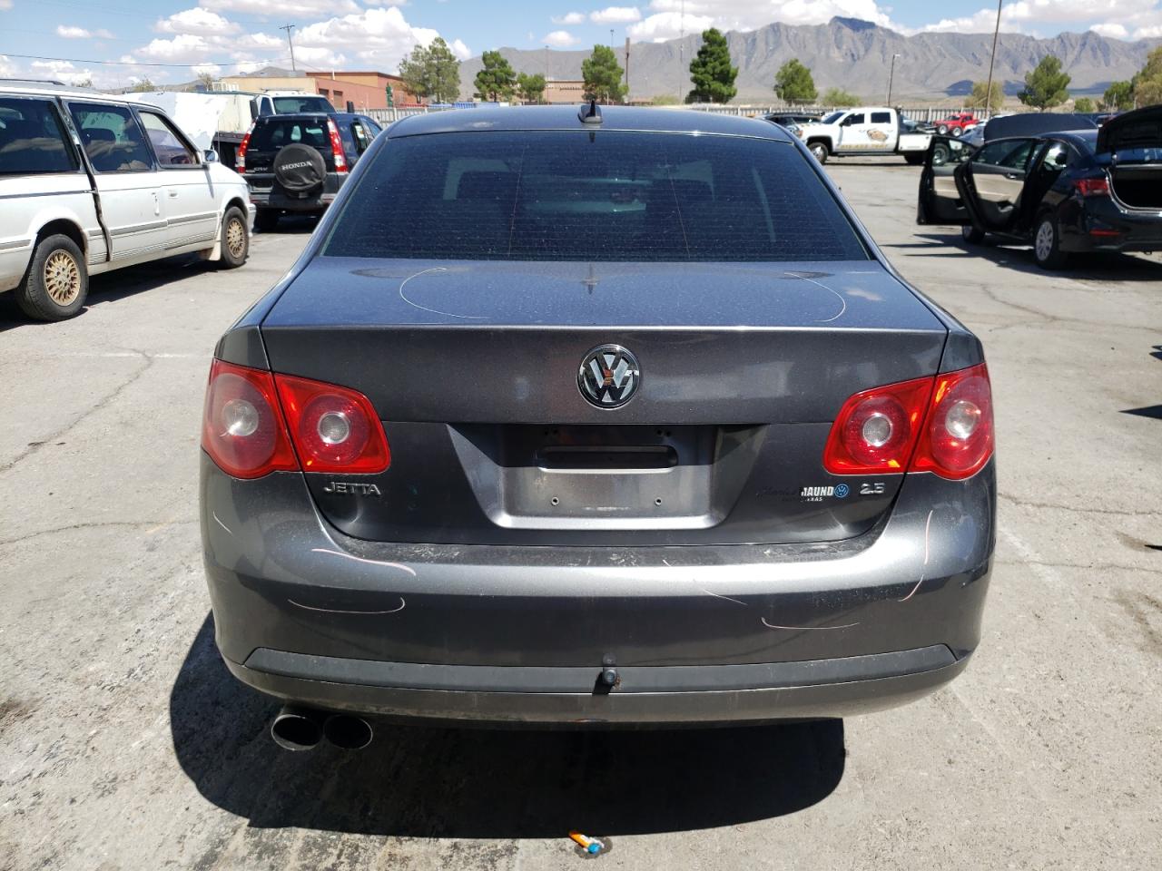 3VWDF71K45M643395 2005 Volkswagen New Jetta 2.5L Option Package 2