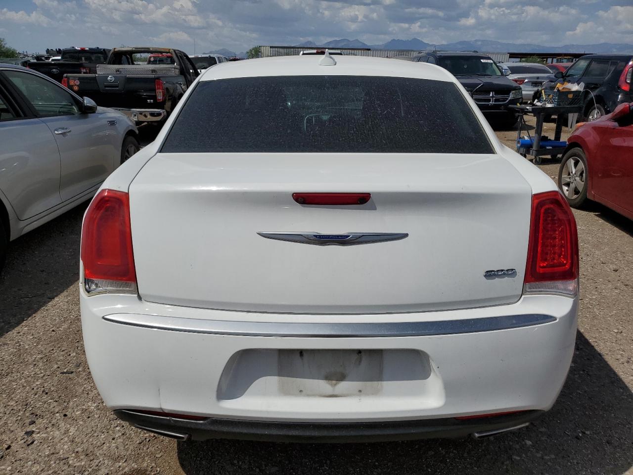 2019 Chrysler 300 Touring VIN: 2C3CCAAGXKH568880 Lot: 66403974