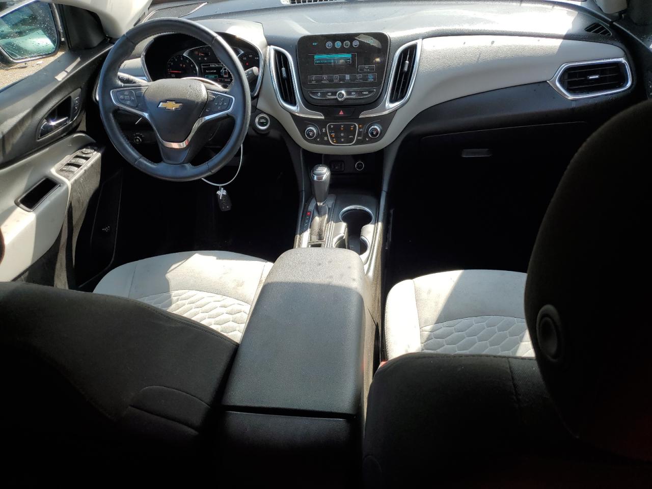 2GNAXJEV5J6121620 2018 Chevrolet Equinox Lt