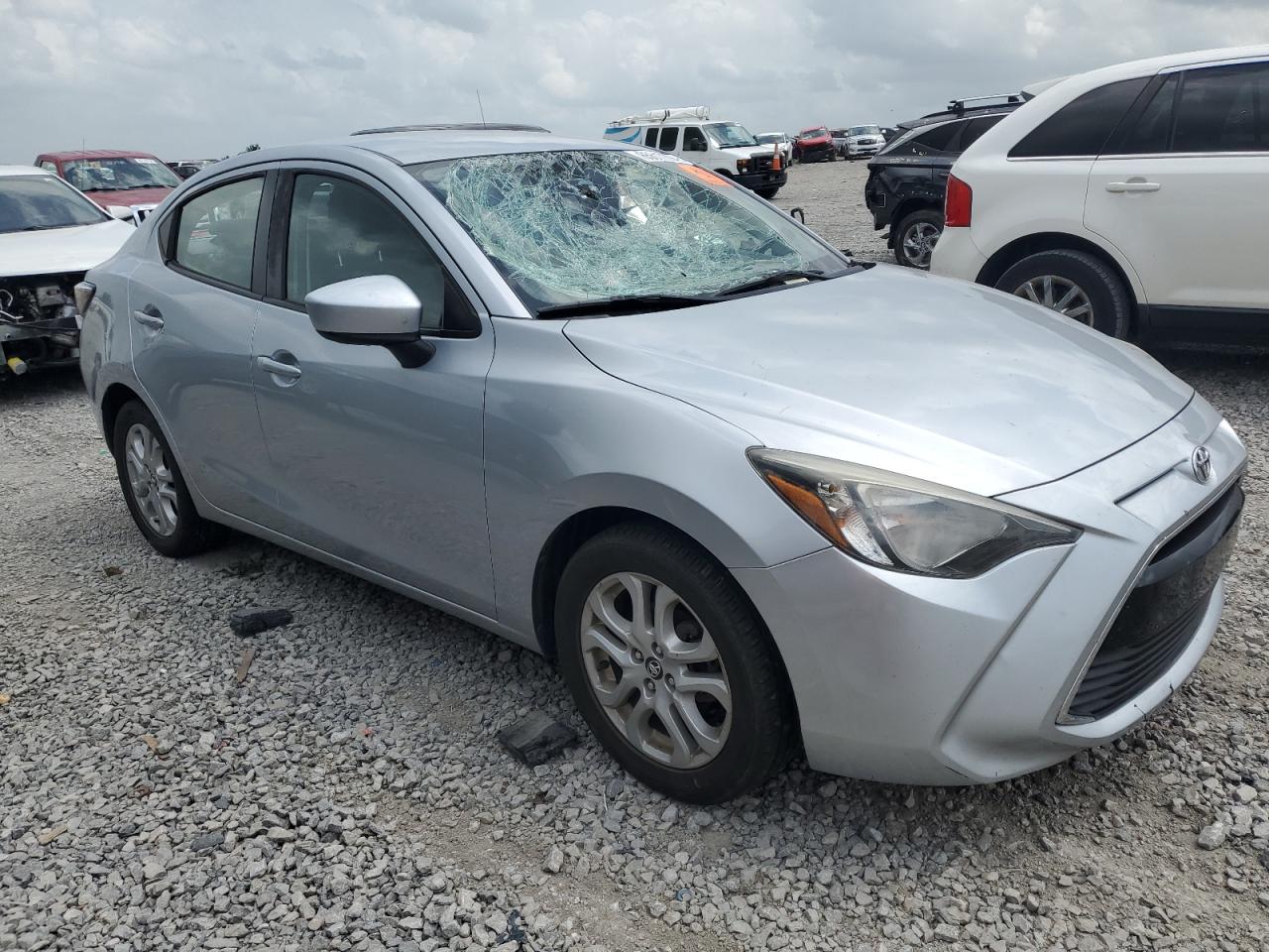 2017 Toyota Yaris - Image 4