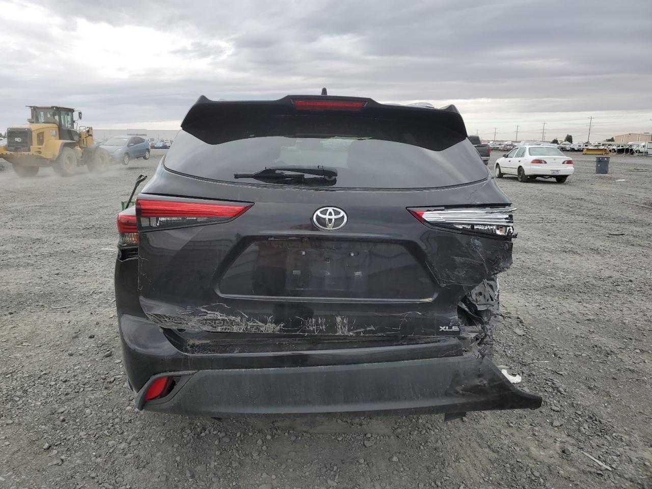 5TDGZRBH8MS072322 2021 Toyota Highlander Xle