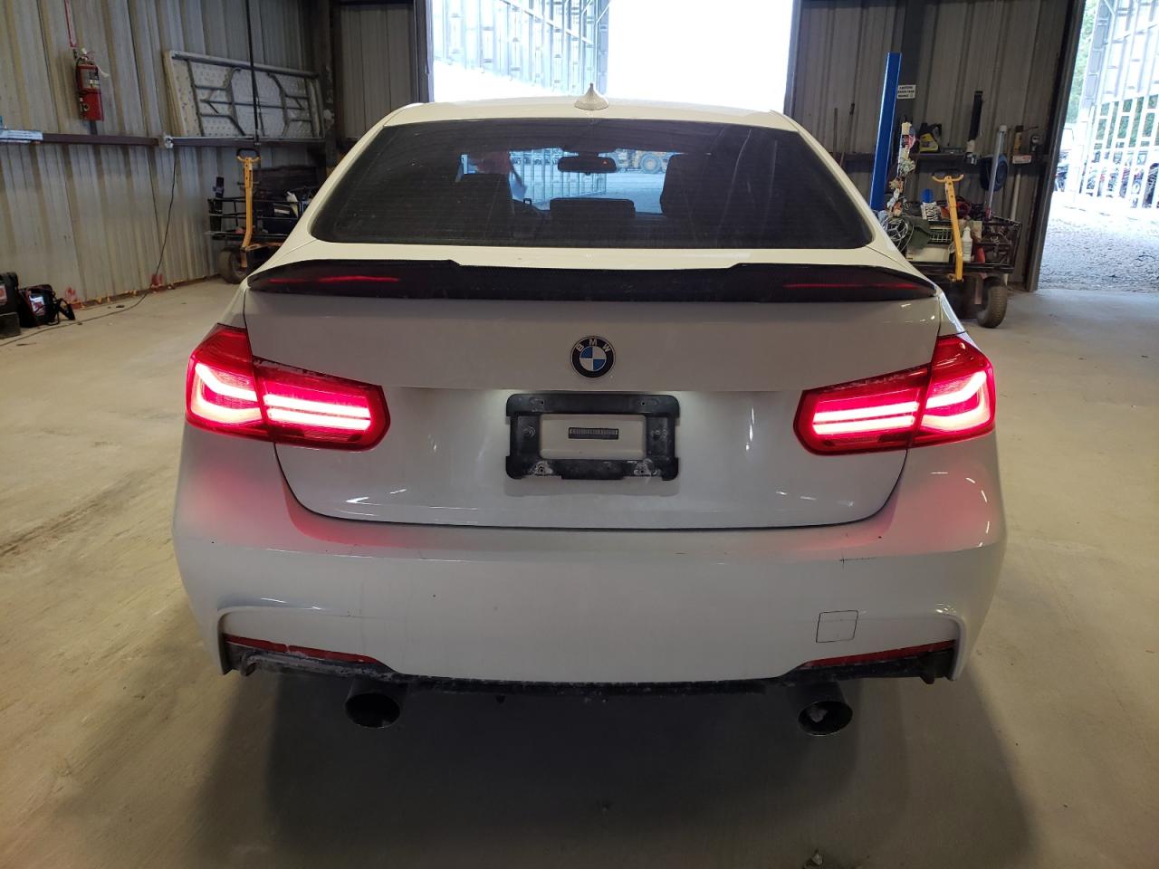 WBA8B7G59HNT70821 2017 BMW 340 Xi