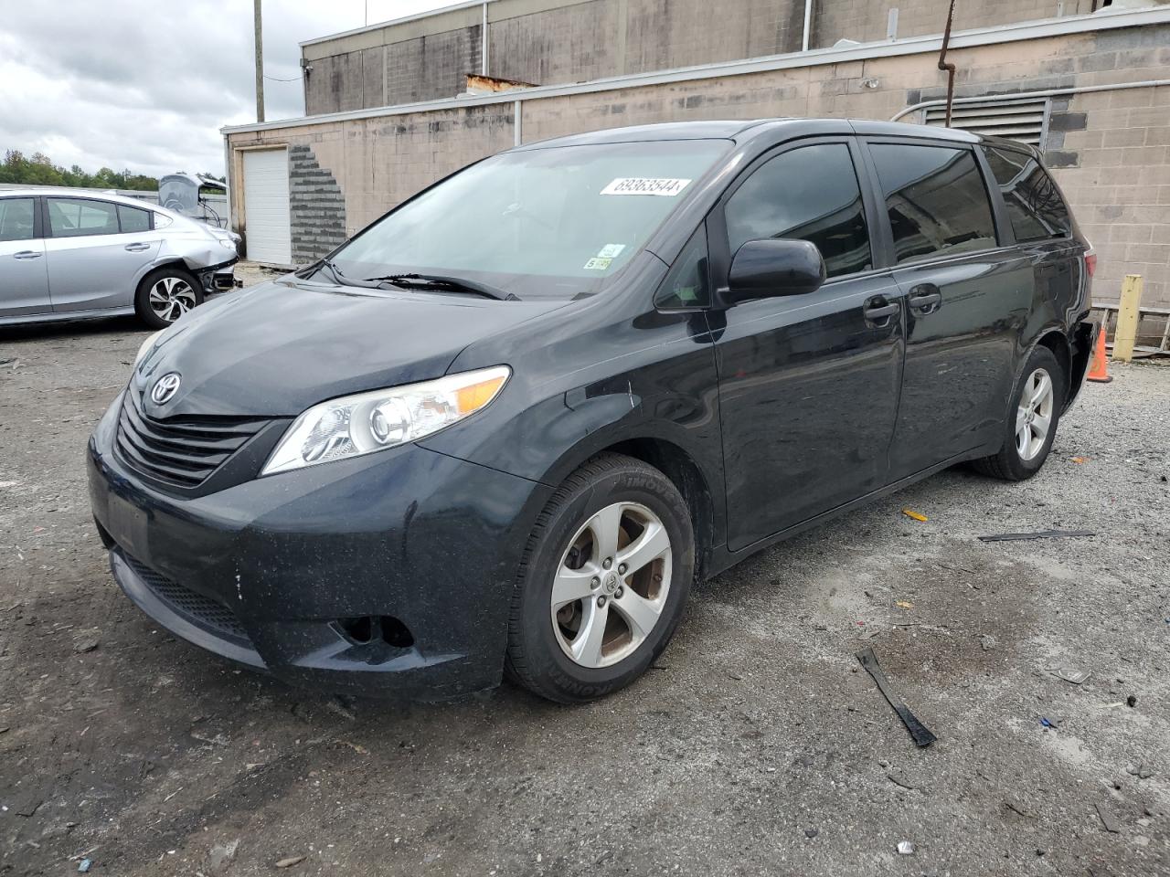 2017 Toyota Sienna VIN: 5TDZZ3DC4HS870992 Lot: 69363544