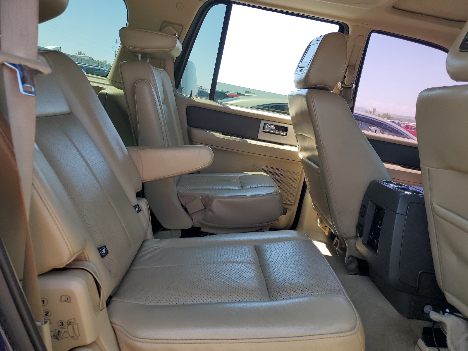 1FMJU1H59BEF20617 2011 Ford Expedition Xlt