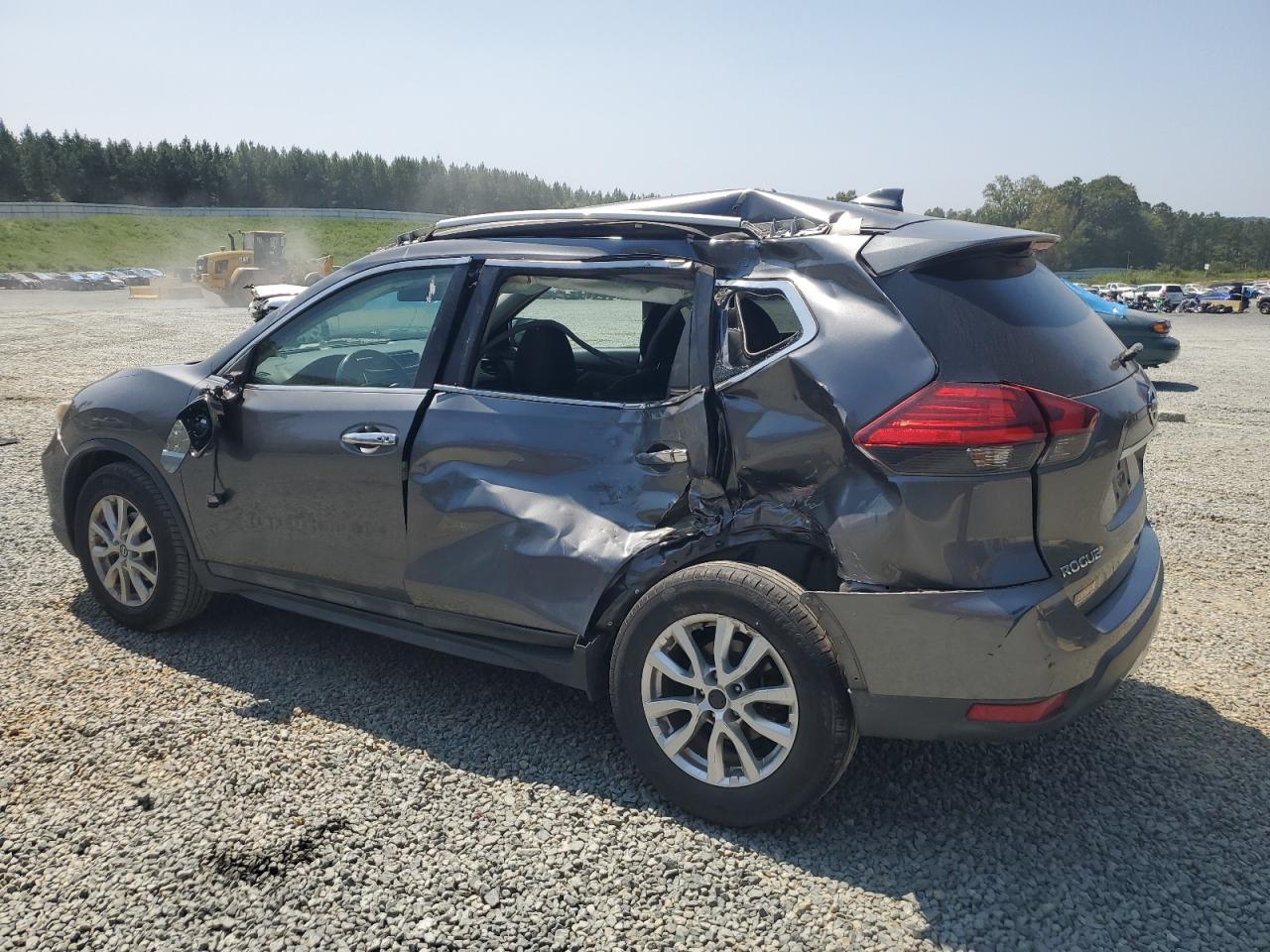 2017 Nissan Rogue - Image 2