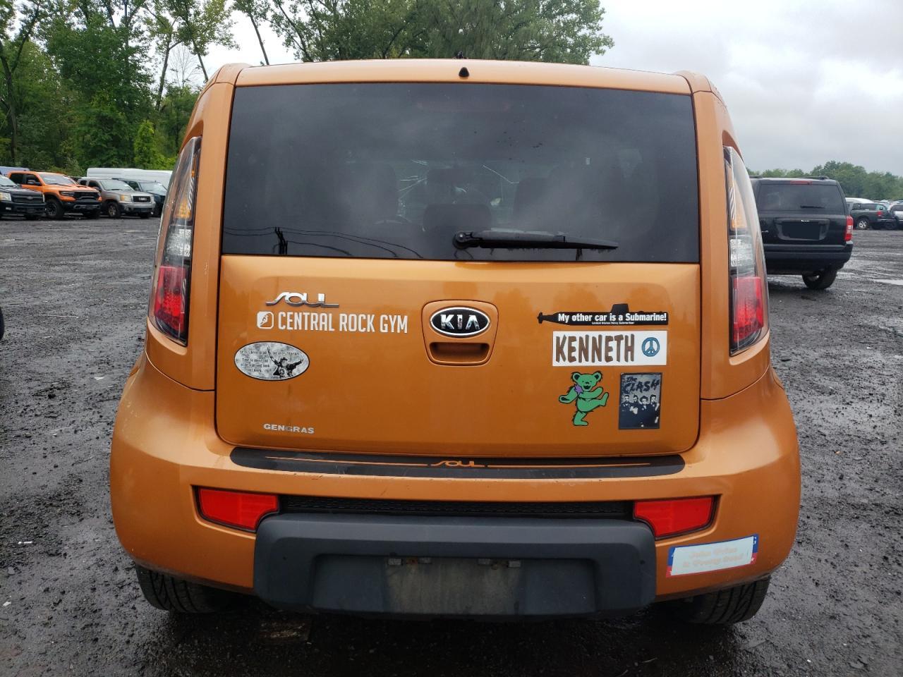 2011 Kia Soul + VIN: KNDJT2A27B7316951 Lot: 65574144