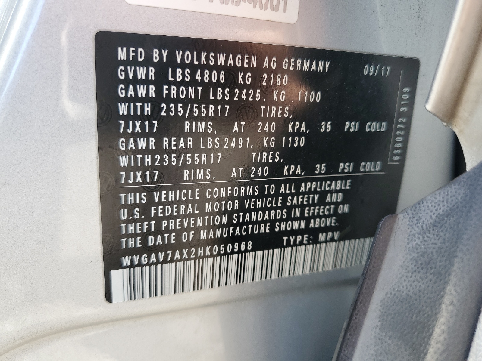 WVGAV7AX2HK050968 2017 Volkswagen Tiguan S