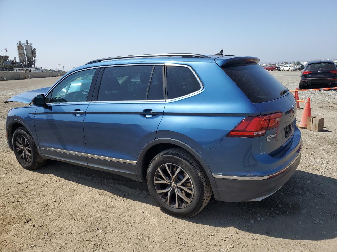 3VV3B7AX9JM219163 2018 VOLKSWAGEN TIGUAN - Image 2