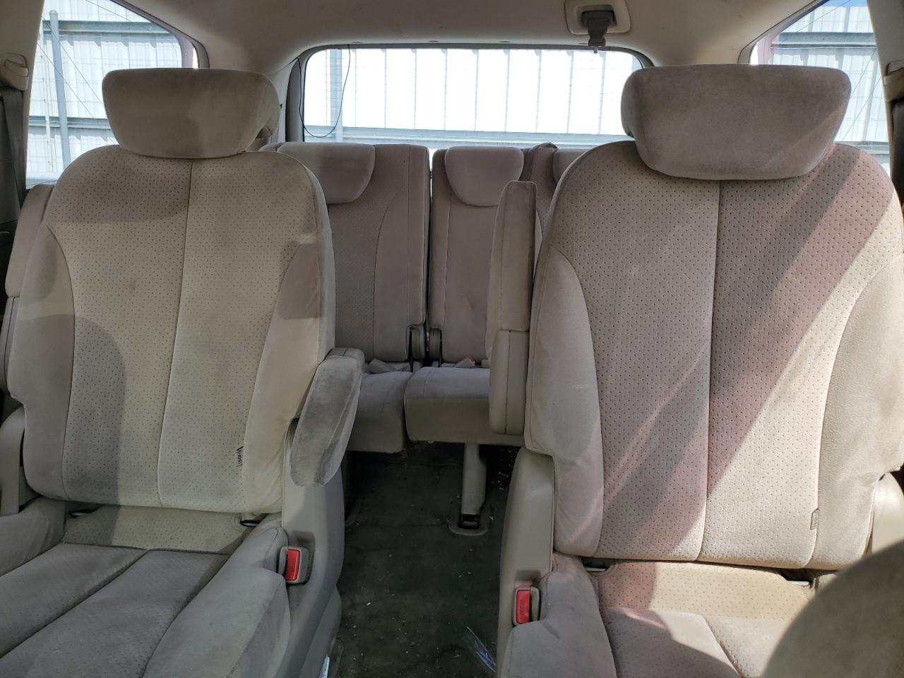 2007 Hyundai Entourage Gls VIN: KNDMC233X76012982 Lot: 68314564