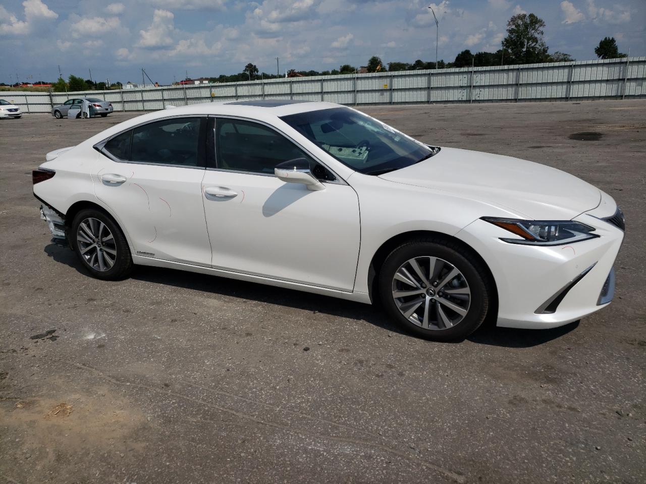 2021 Lexus ES - Image 4
