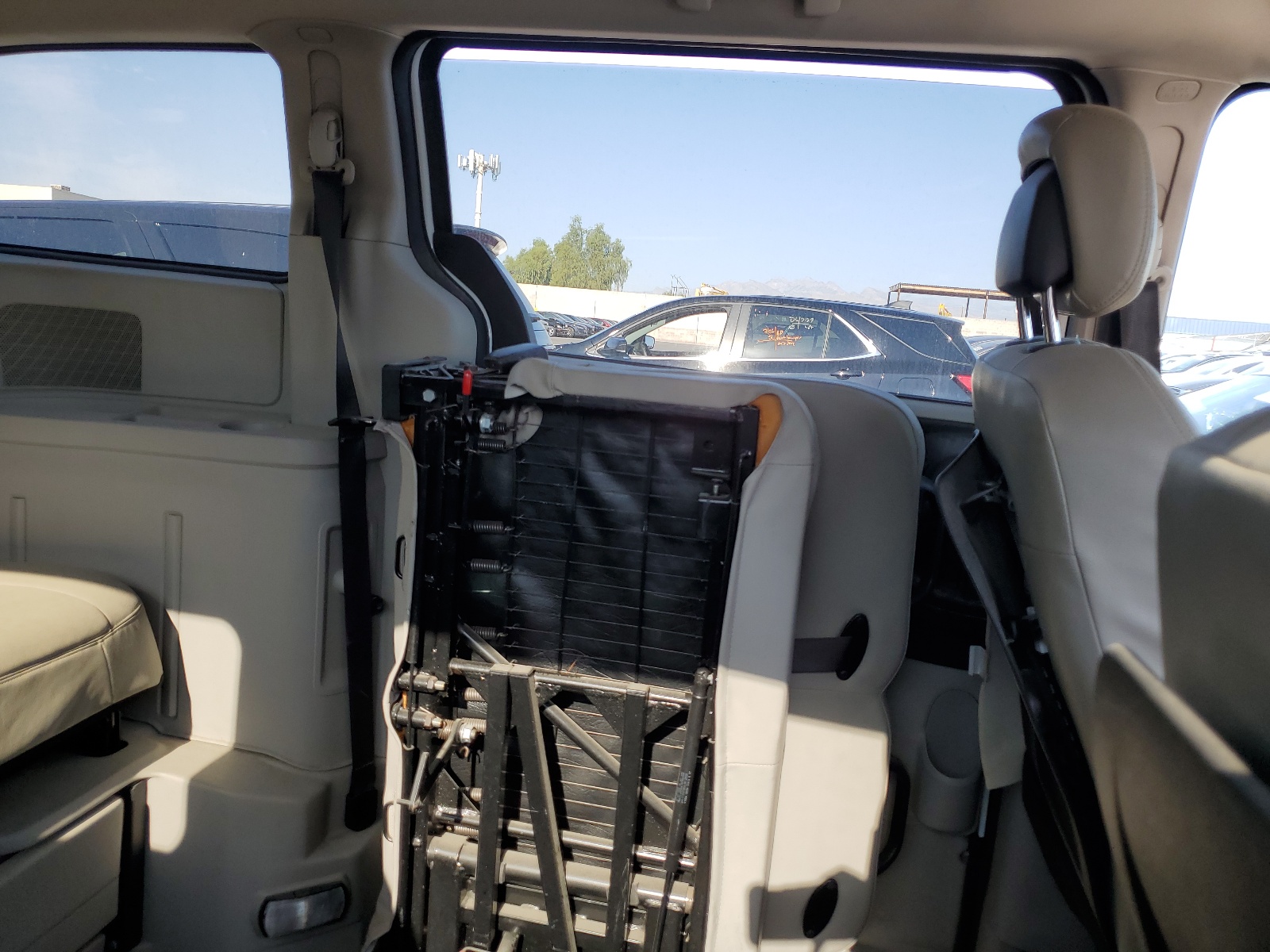 2C4RDGBGXJR136982 2018 Dodge Grand Caravan Se