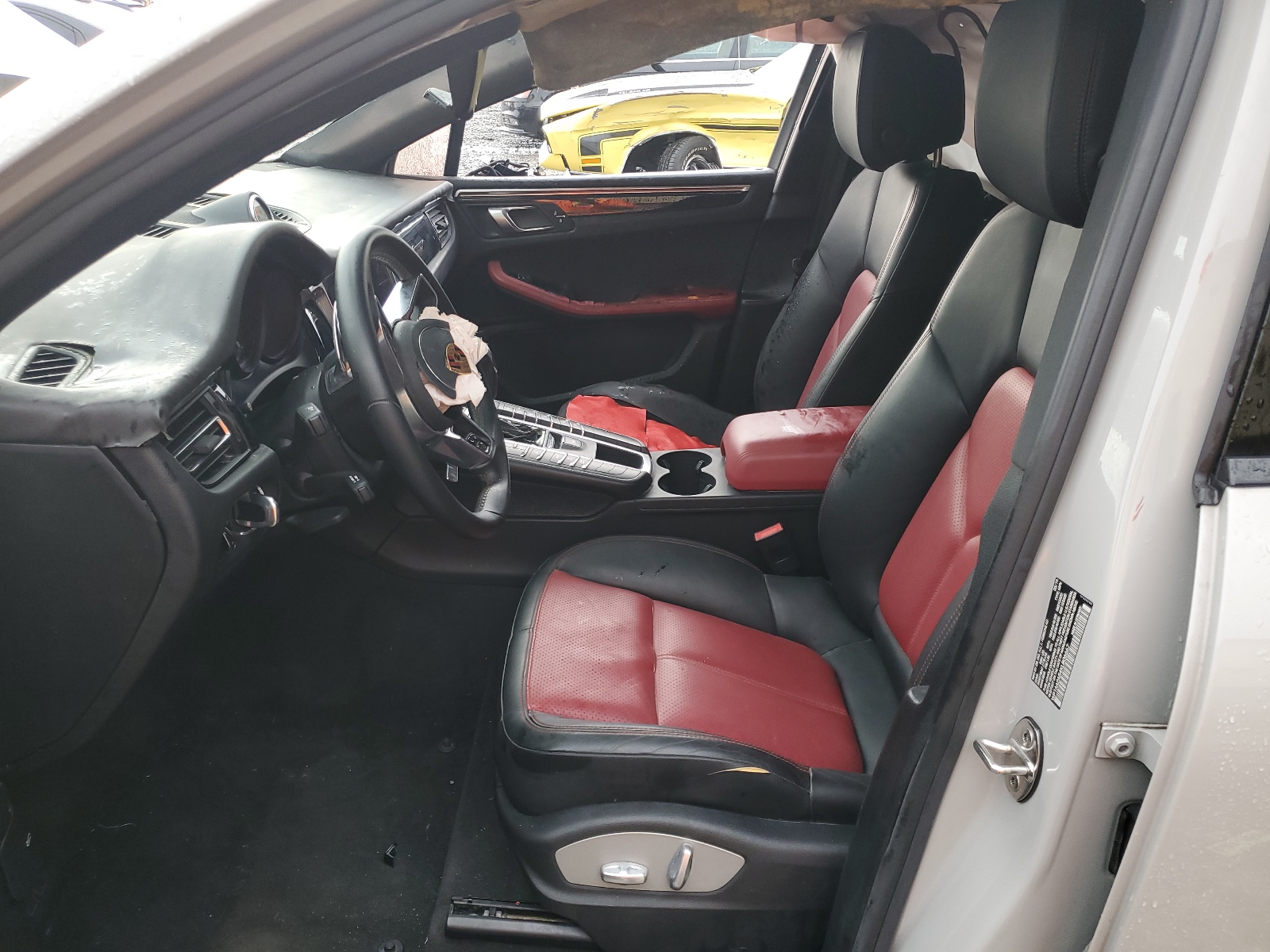 2019 Porsche Macan vin: WP1AA2A54KLB06667