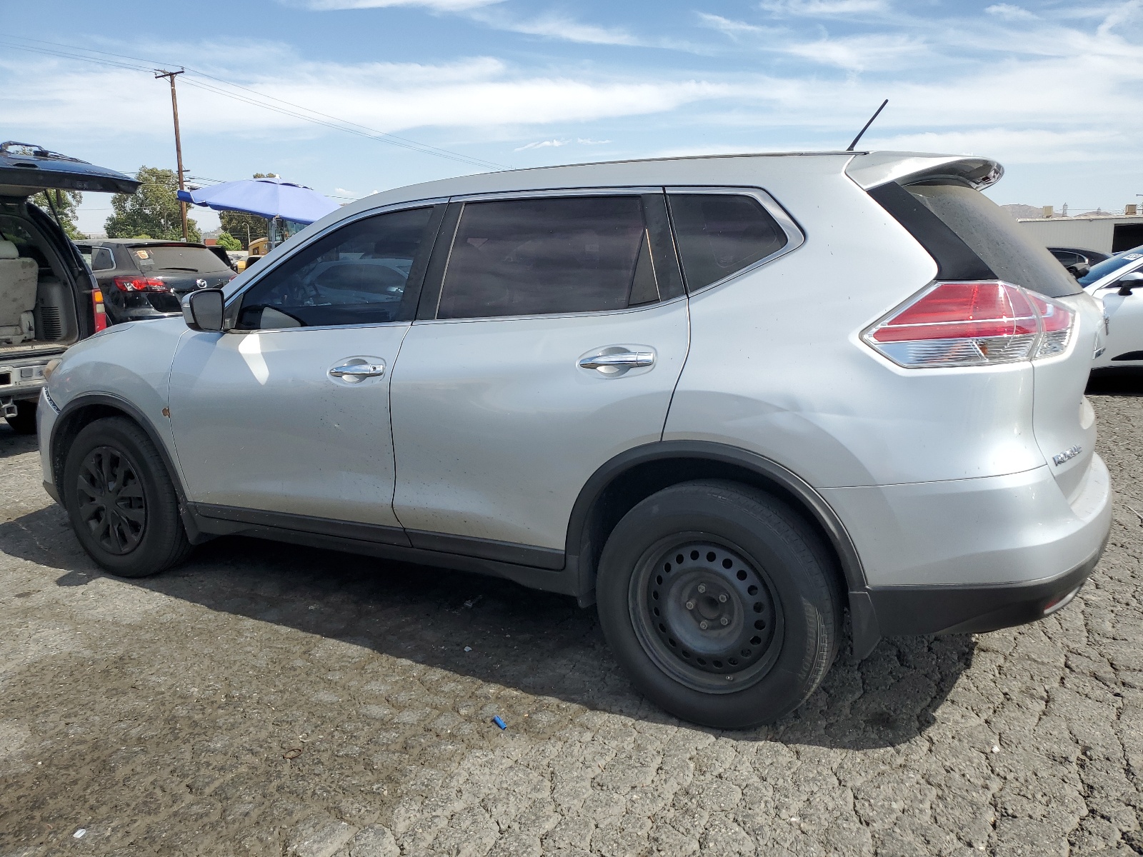 2015 Nissan Rogue S vin: KNMAT2MT0FP587960