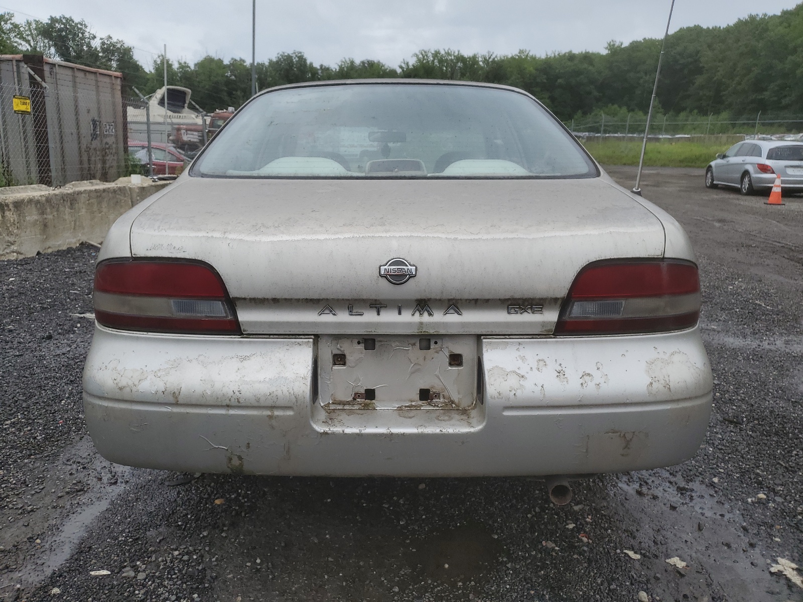 1N4BU31D3SC165872 1995 Nissan Altima Xe