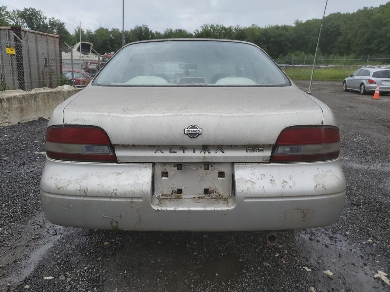 1995 Nissan Altima Xe VIN: 1N4BU31D3SC165872 Lot: 66737234