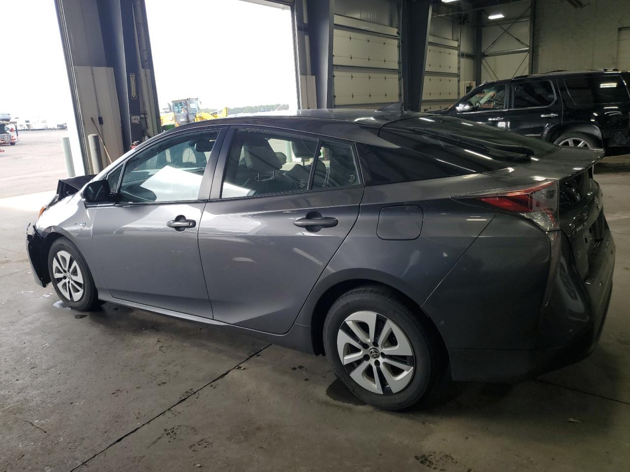 VIN JTDKARFUXJ3068164 2018 TOYOTA PRIUS no.2