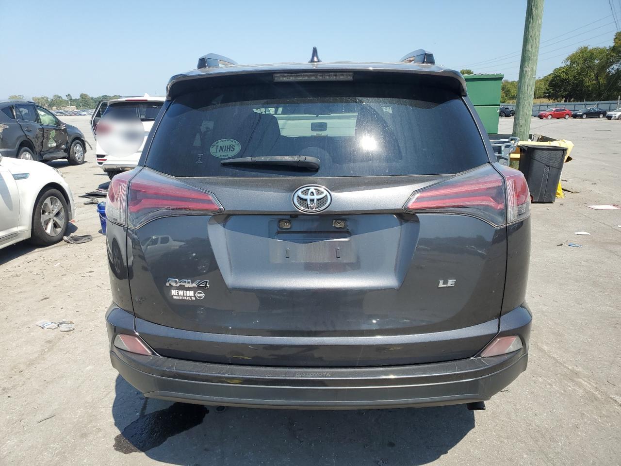 JTMZFREV3HJ717982 2017 Toyota Rav4 Le