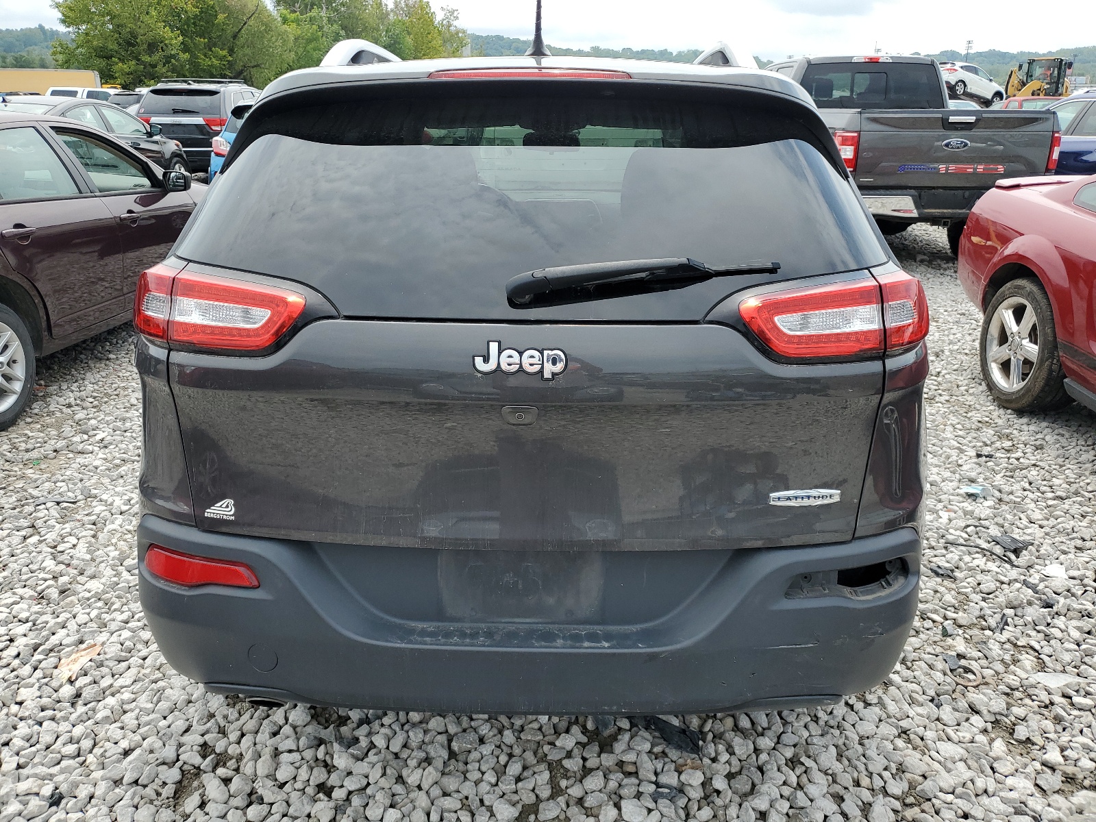 1C4PJLCB2HW641119 2017 Jeep Cherokee Latitude