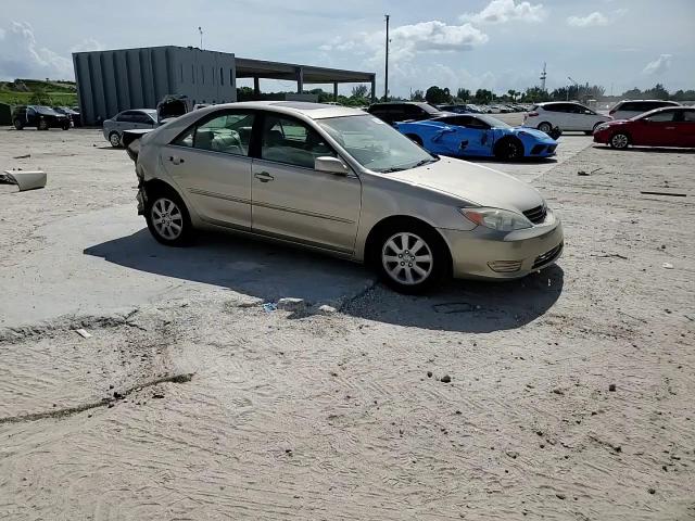 2003 Toyota Camry Le VIN: 4T1BF30K83U556074 Lot: 67303544