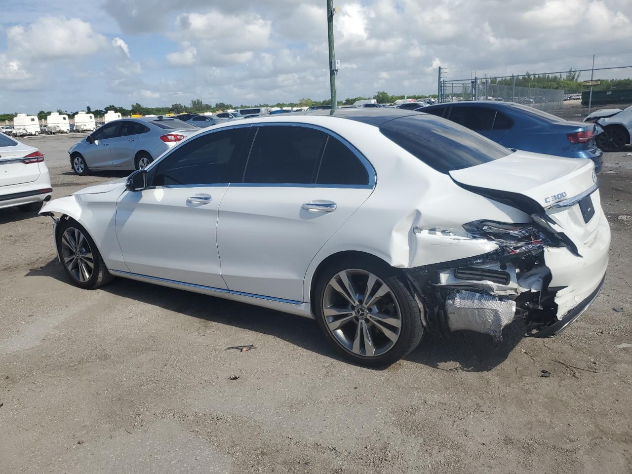 WDDWF4JB8JR322761 2018 MERCEDES-BENZ C CLASS - Image 2