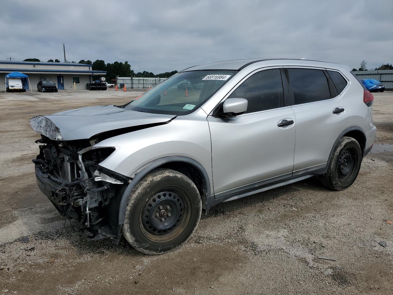 KNMAT2MV8JP588204 2018 NISSAN ROGUE - Image 1