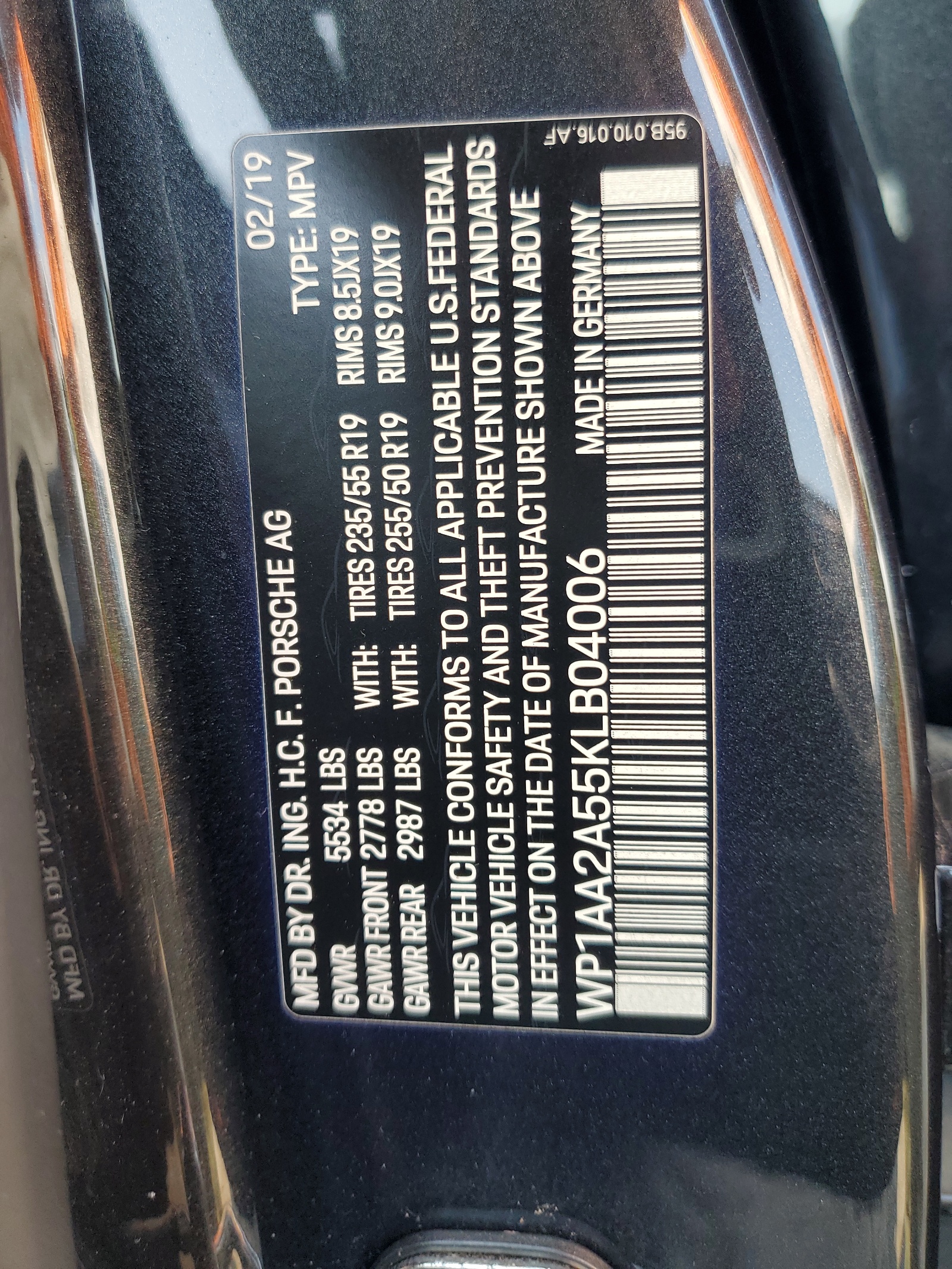 WP1AA2A55KLB04006 2019 Porsche Macan