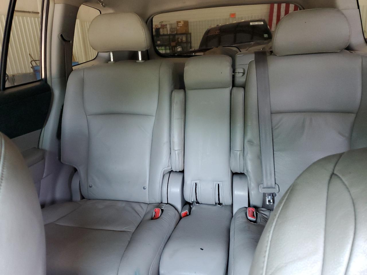 2010 Toyota Highlander - Image 10
