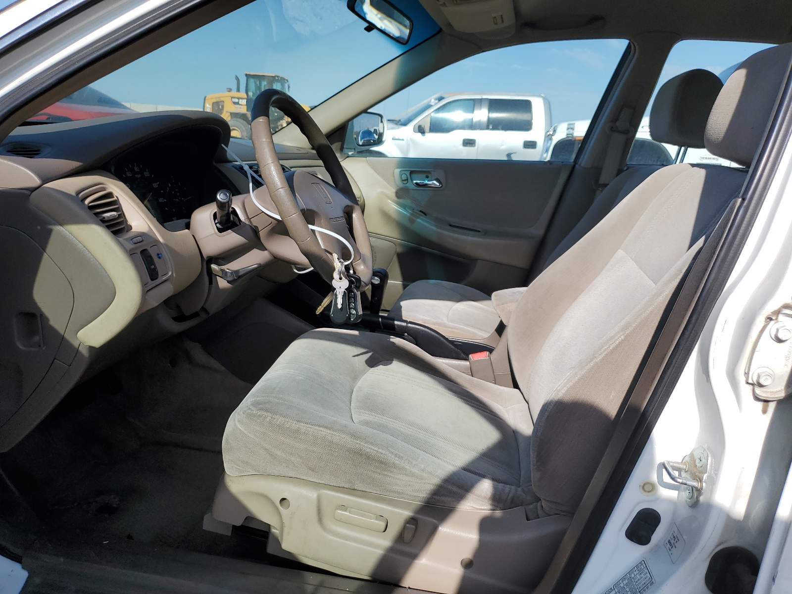 1HGCG1644YA085912 2000 Honda Accord Lx