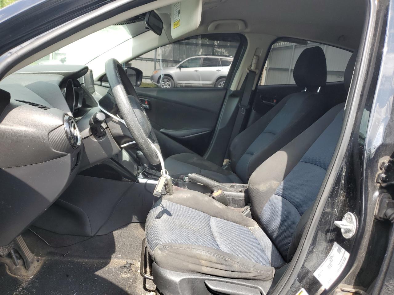 3MYDLBYV9HY154942 2017 Toyota Yaris Ia