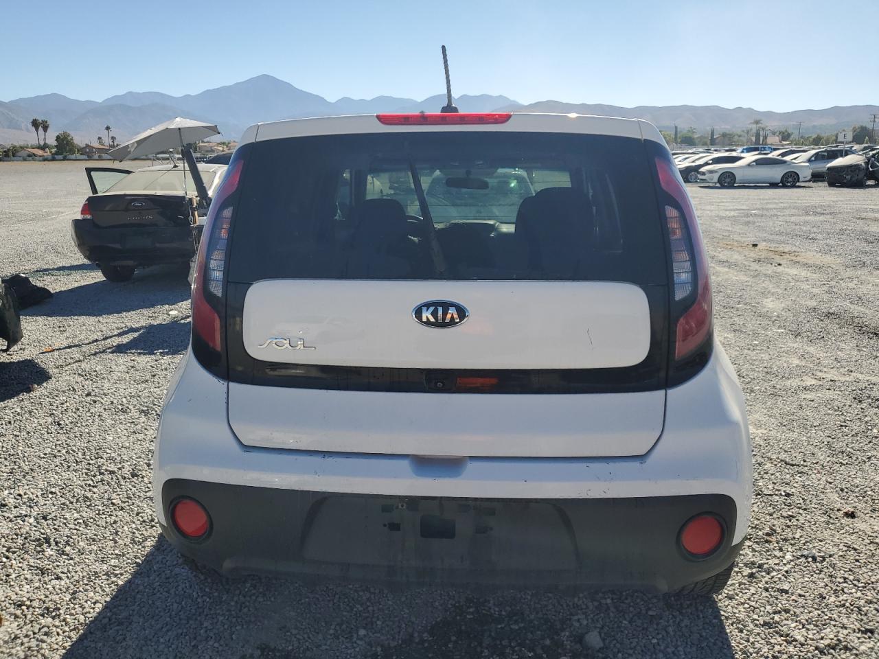 KNDJN2A26J7621897 2018 Kia Soul