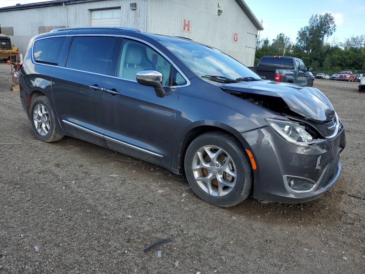 2018 Chrysler Pacifica - Image 4
