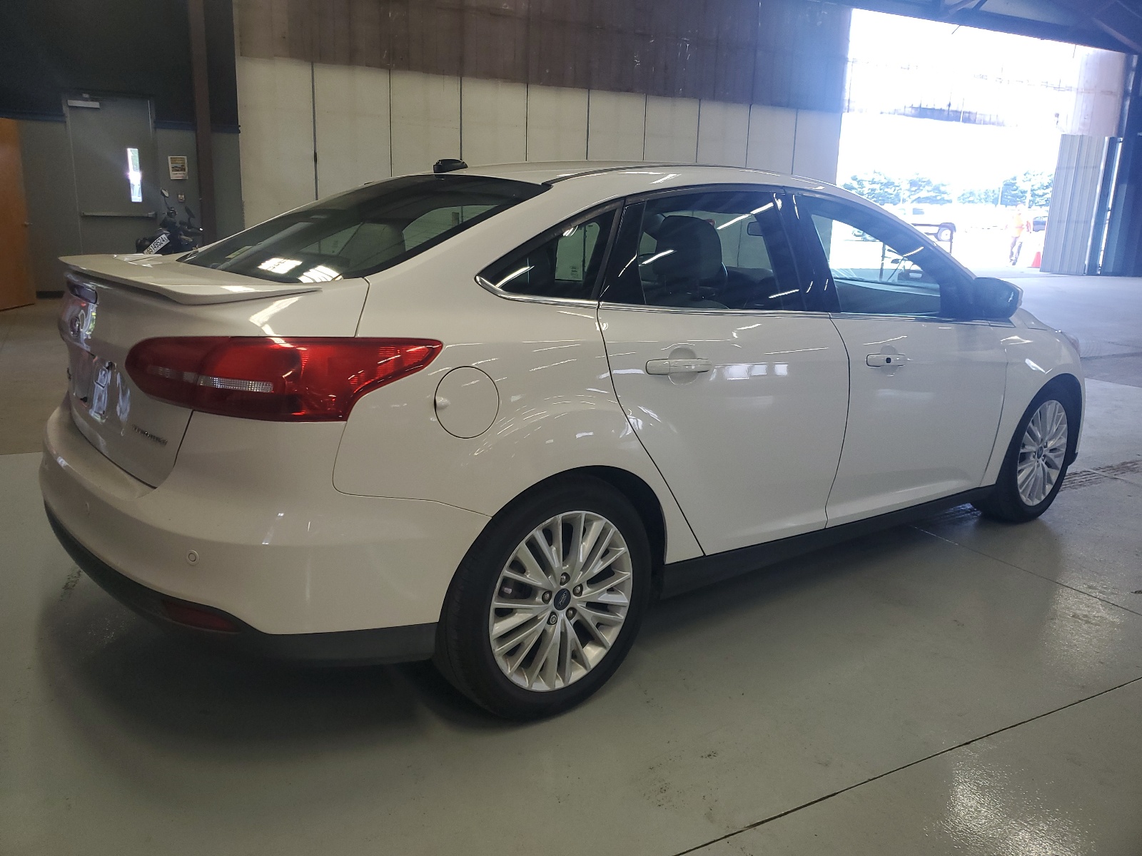 2018 Ford Focus Titanium vin: 1FADP3J27JL323918