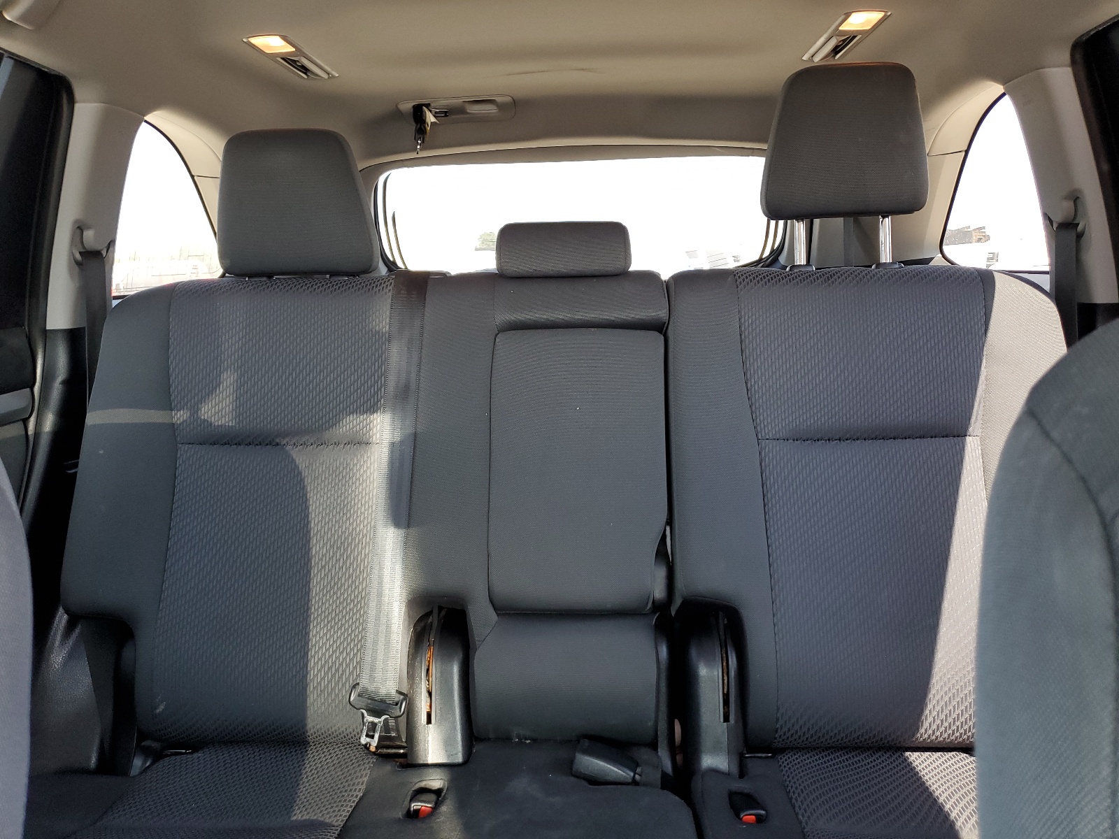 5TDZZRFH2KS316496 2019 Toyota Highlander Le