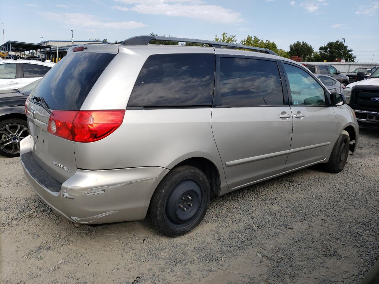 2009 Toyota Sienna - Image 3
