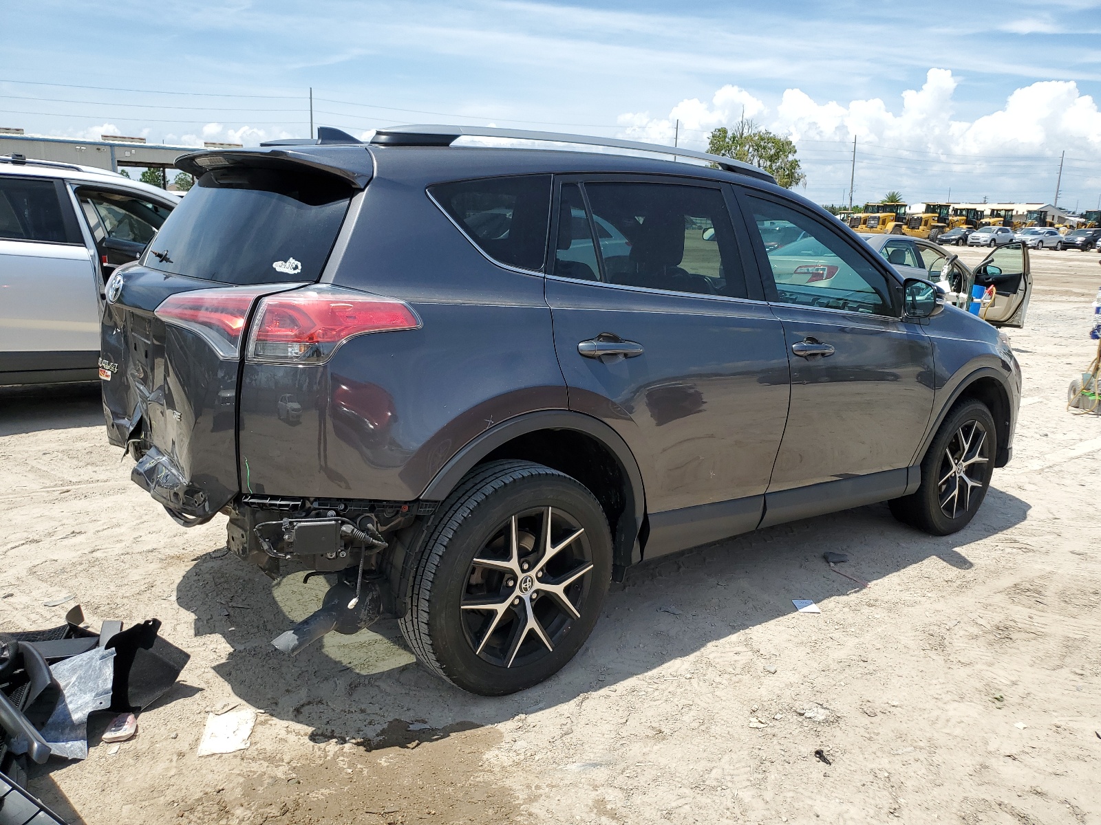 2T3NFREV1HW359068 2017 Toyota Rav4 Se