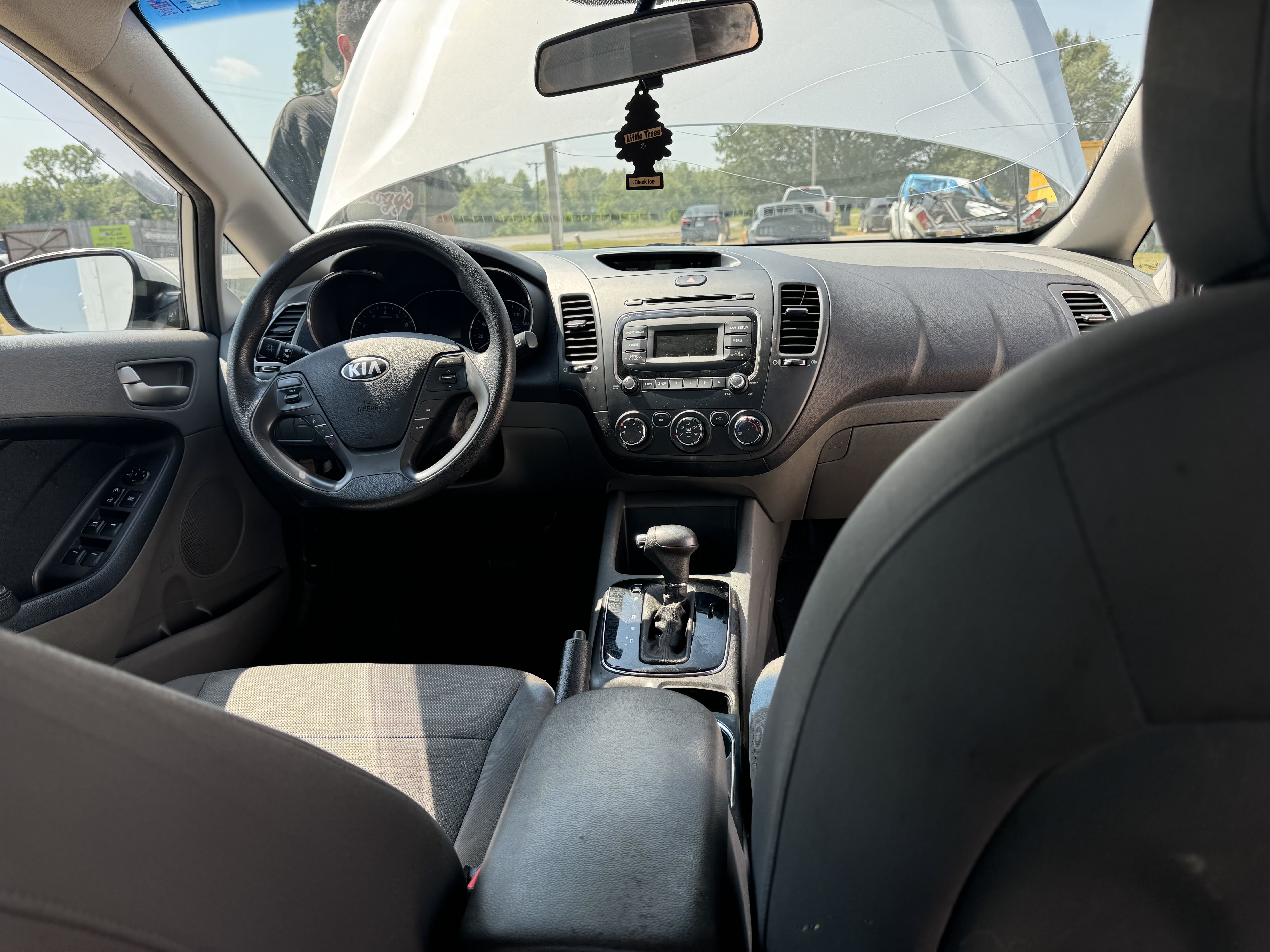 3KPFK4A70HE146182 2017 Kia Forte Lx