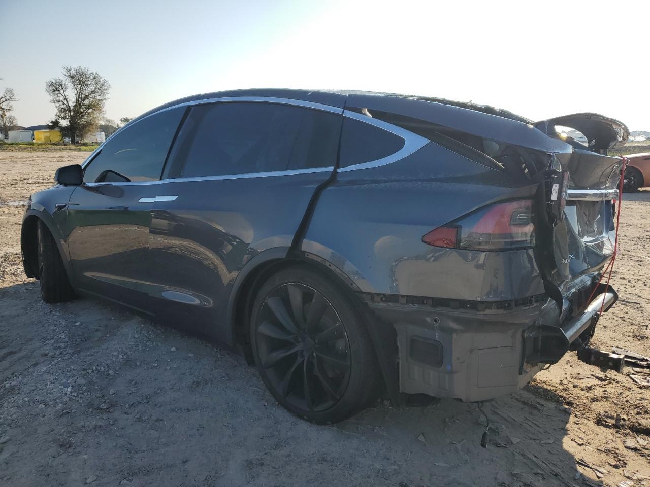 5YJXCDE2XJF111696 2018 TESLA MODEL X - Image 2