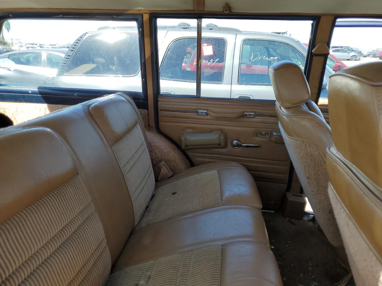 1986 Jeep Grand Wagoneer - Image 11