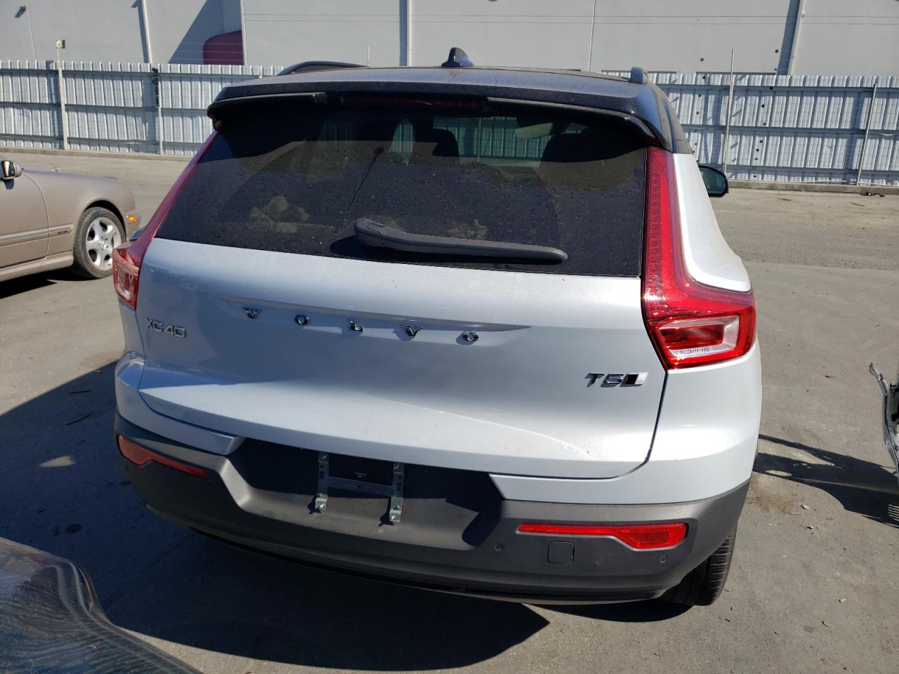 2022 Volvo Xc40 T5 R-Design VIN: YV4162UM2N2745224 Lot: 67937904