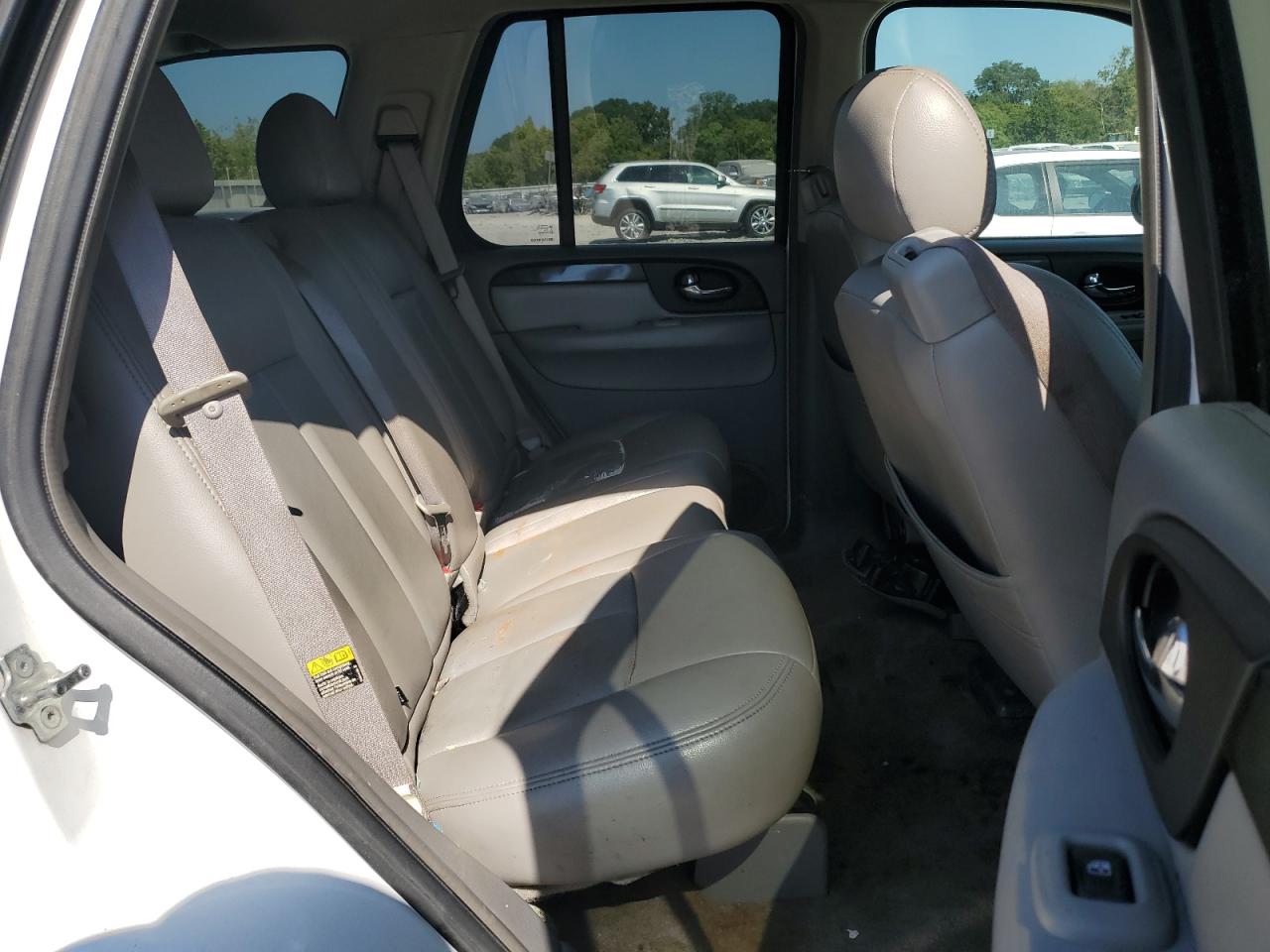 2005 GMC Envoy - Image 11
